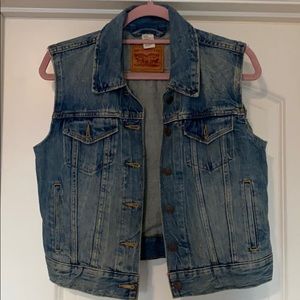 Levi’s denim vest